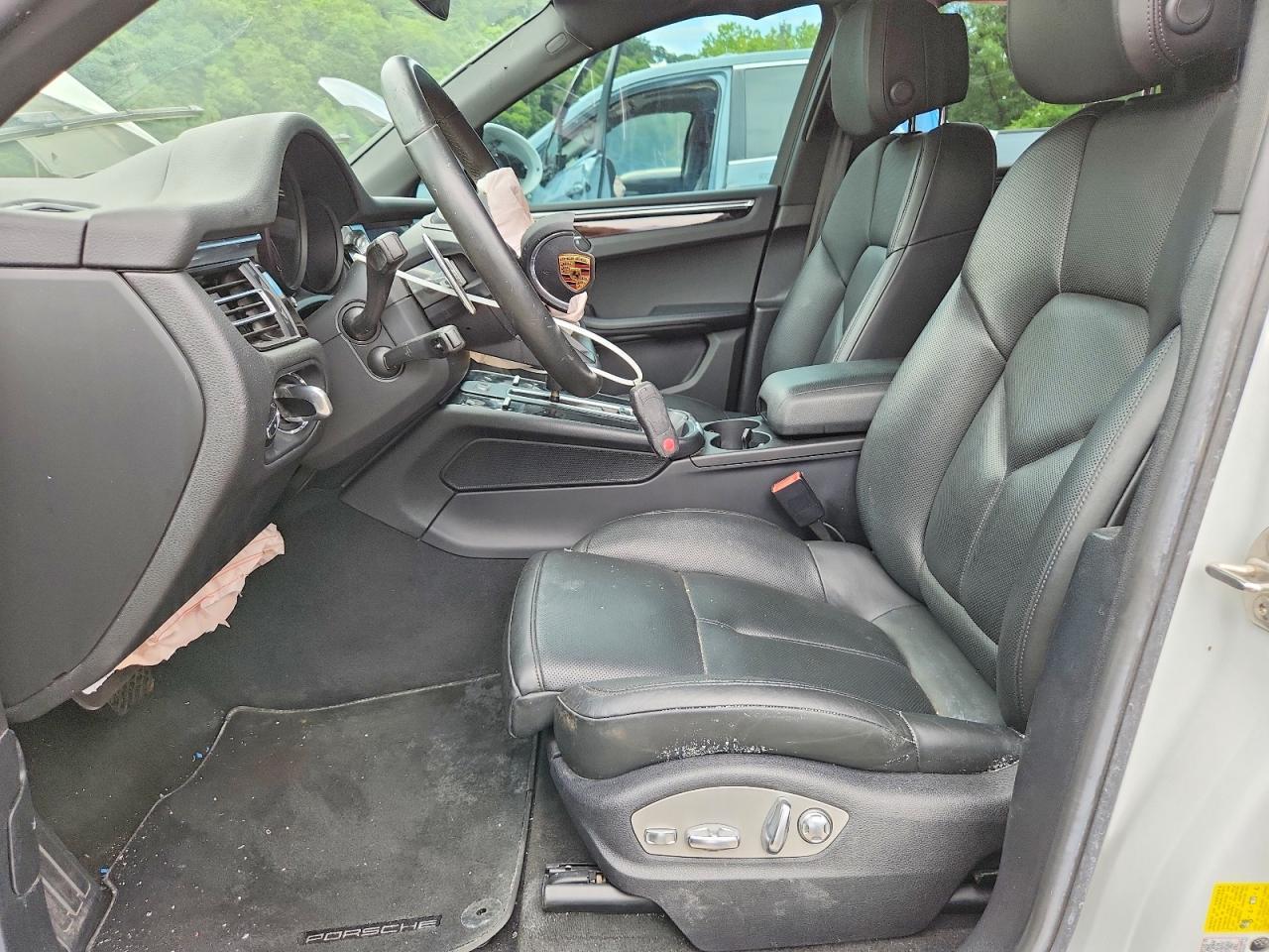 Salvage 2022 Porsche Macan 