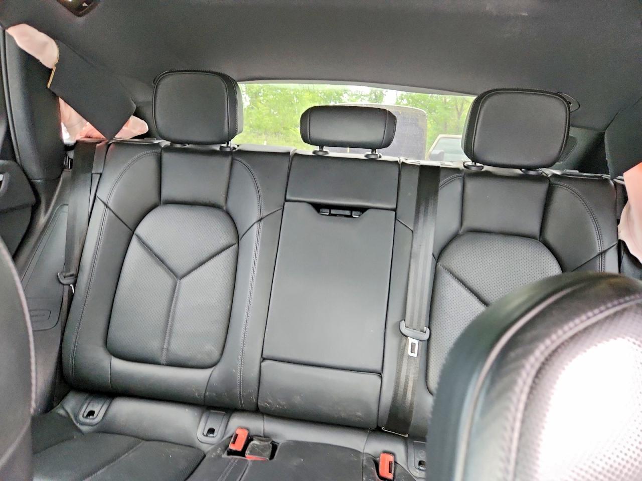 Salvage 2022 Porsche Macan 