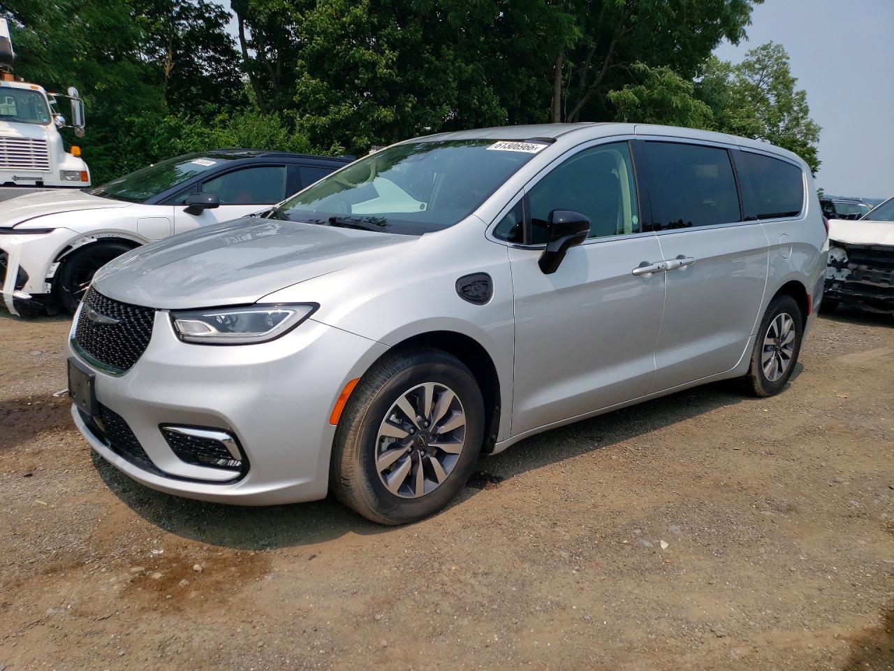 Salvage 2024 Chrysler Pacifica Hybrid Select