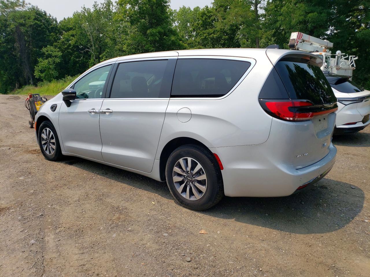 Salvage 2024 Chrysler Pacifica Hybrid Select