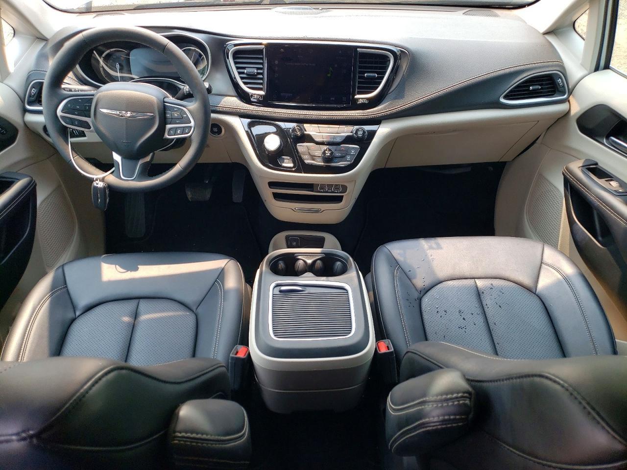 Salvage 2024 Chrysler Pacifica Hybrid Select