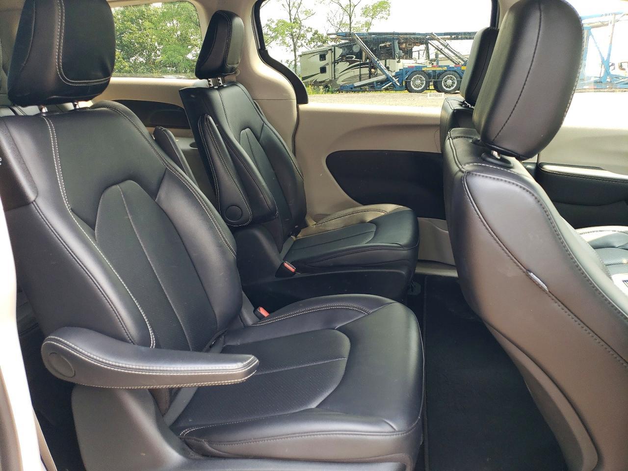 Salvage 2024 Chrysler Pacifica Hybrid Select
