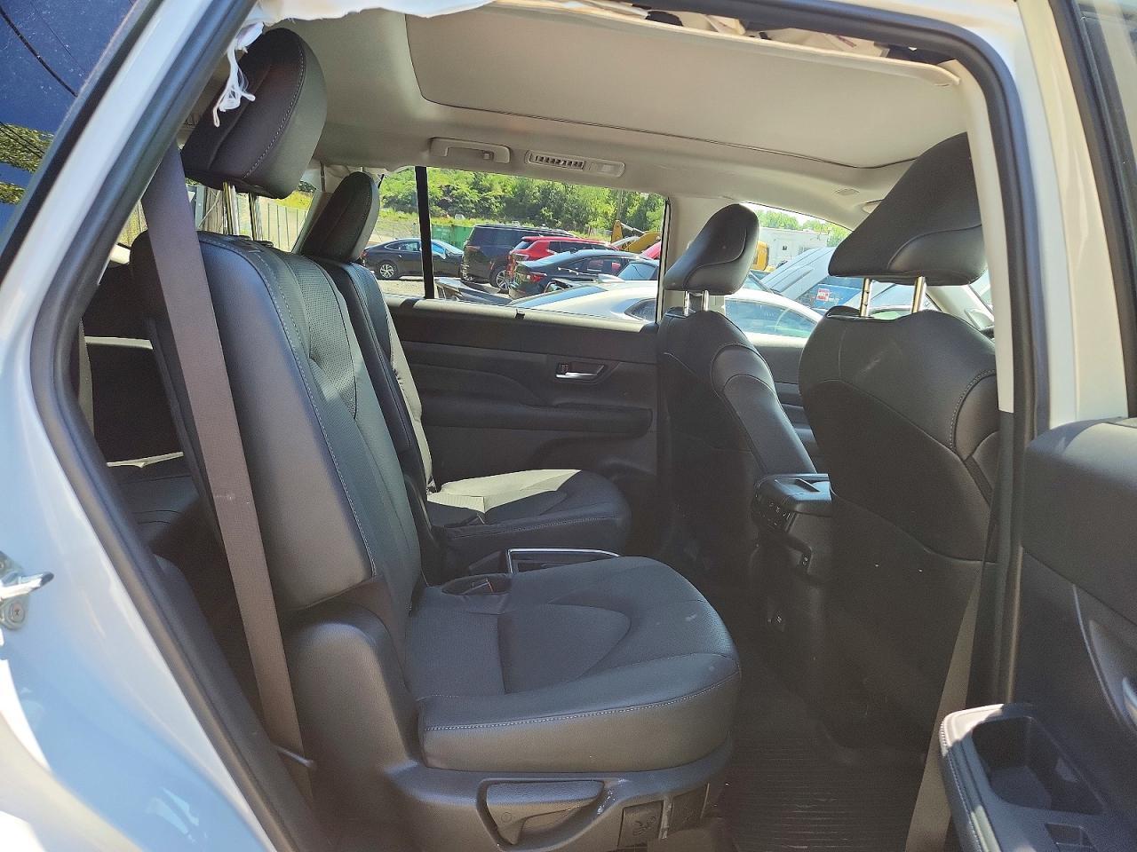 Salvage 2024 Toyota Grand Highlander Hybrid Limited