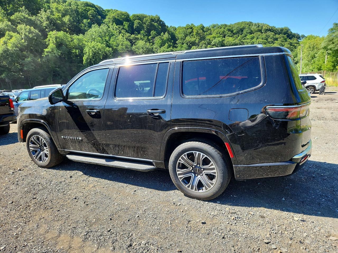 Salvage 2025 Jeep Wagoneer 