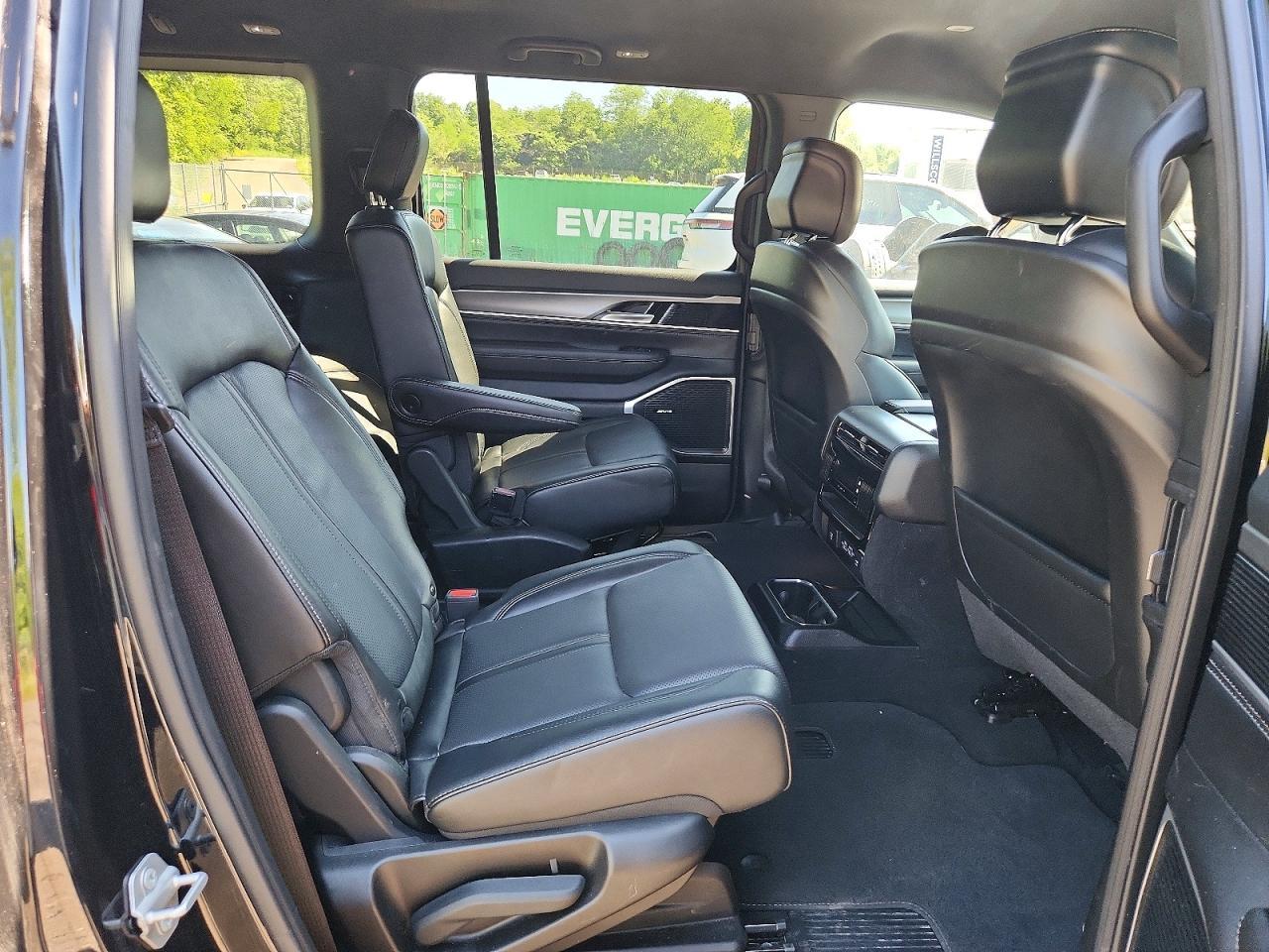 Salvage 2025 Jeep Wagoneer 