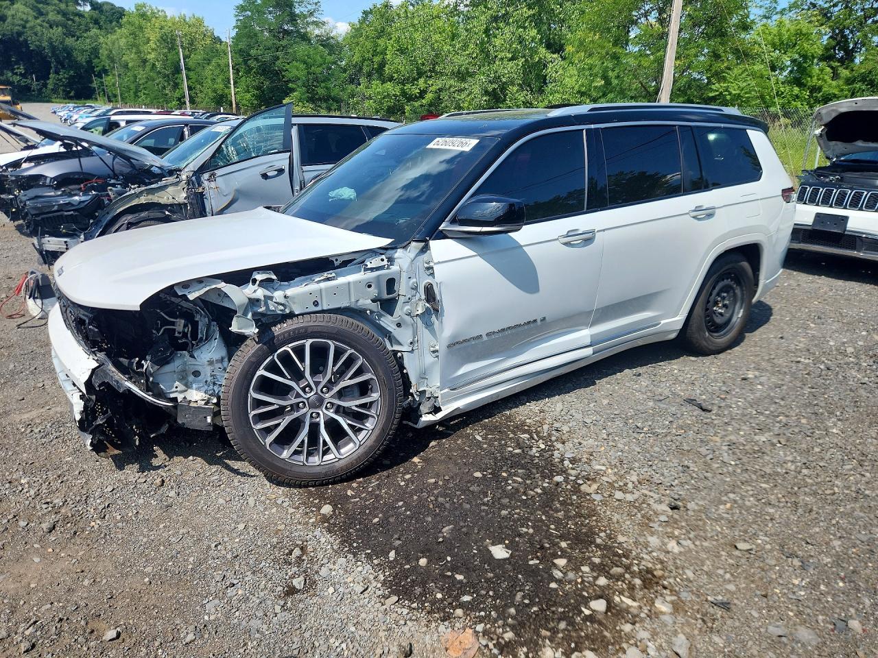 Salvage 2021 Jeep Grand Cherokee L Summit