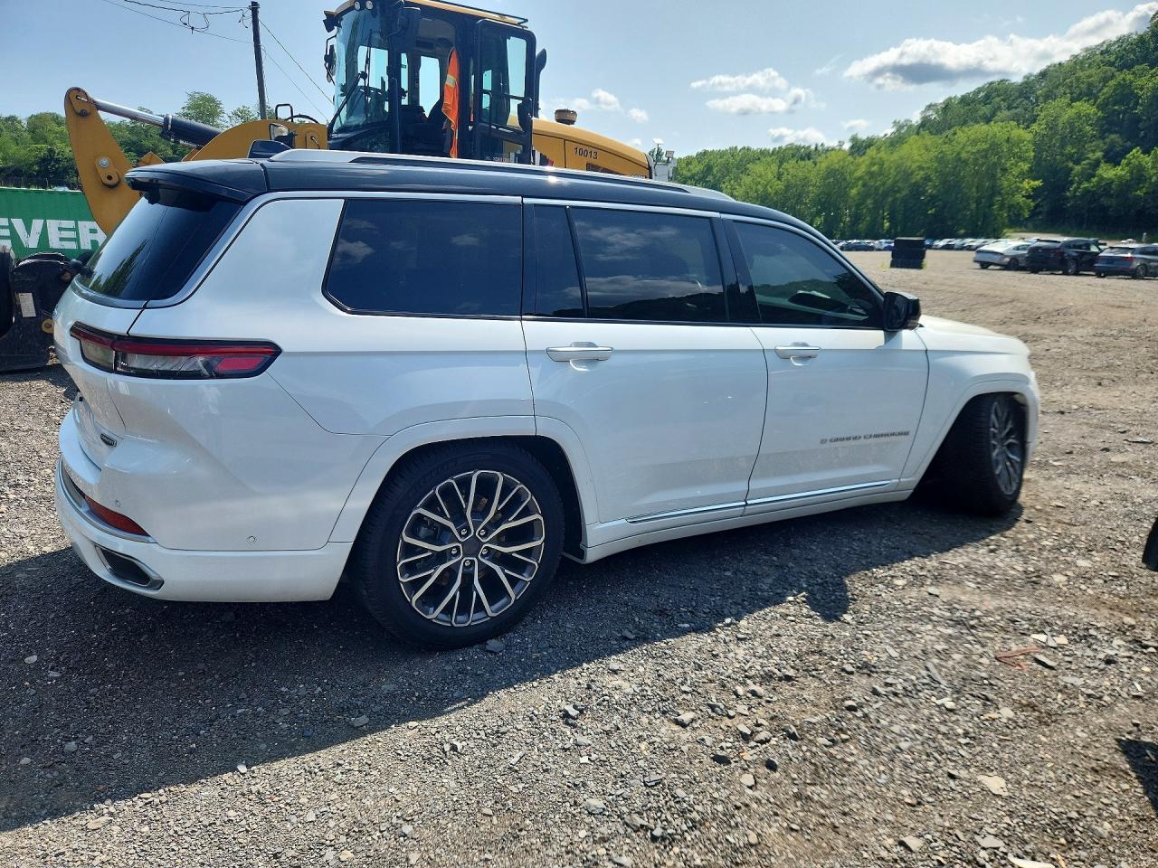 Salvage 2021 Jeep Grand Cherokee L Summit