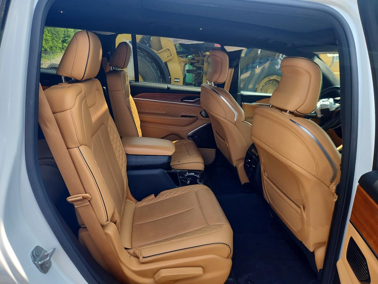 Salvage 2021 Jeep Grand Cherokee L Summit