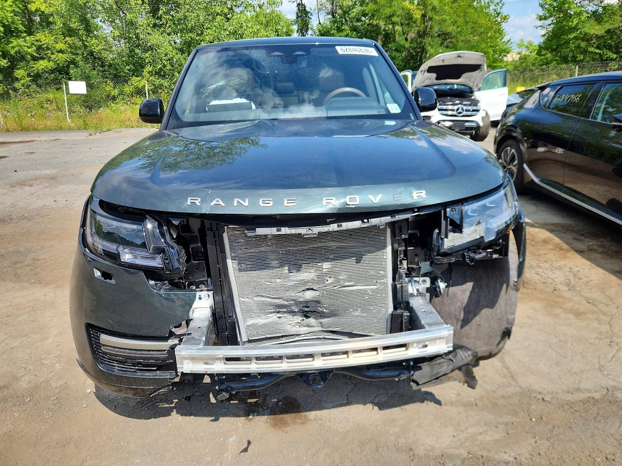 Salvage 2025 Land Rover Rover Range Se