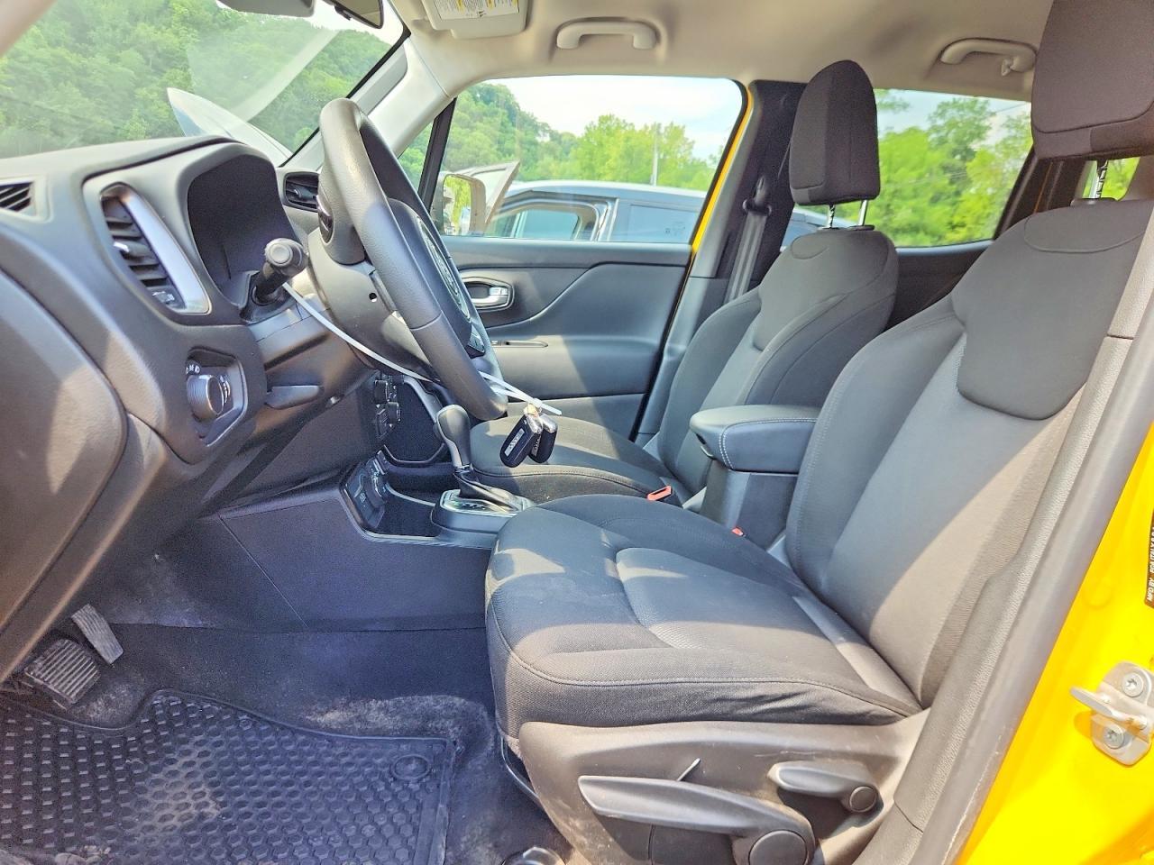 Salvage 2023 Jeep Renegade 
