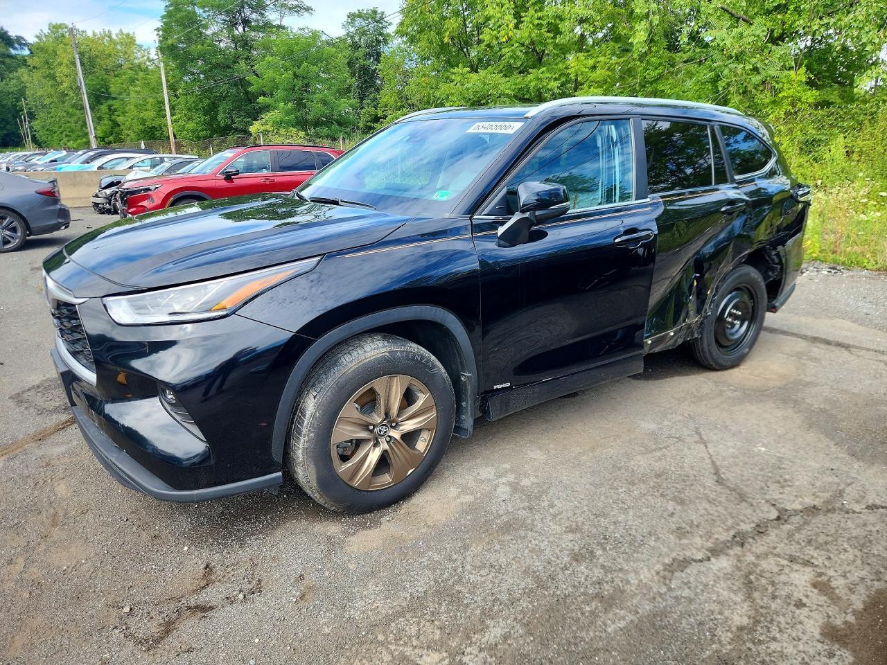 Salvage 2023 Toyota Highlander Hybrid Bronze Edition