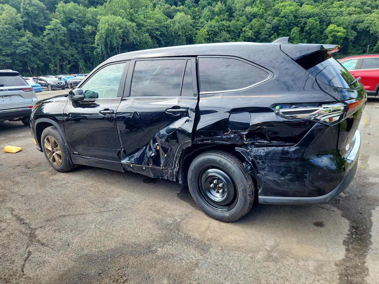 Salvage 2023 Toyota Highlander Hybrid Bronze Edition