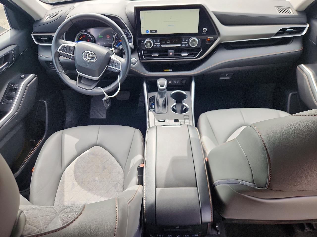 Salvage 2023 Toyota Highlander Hybrid Bronze Edition