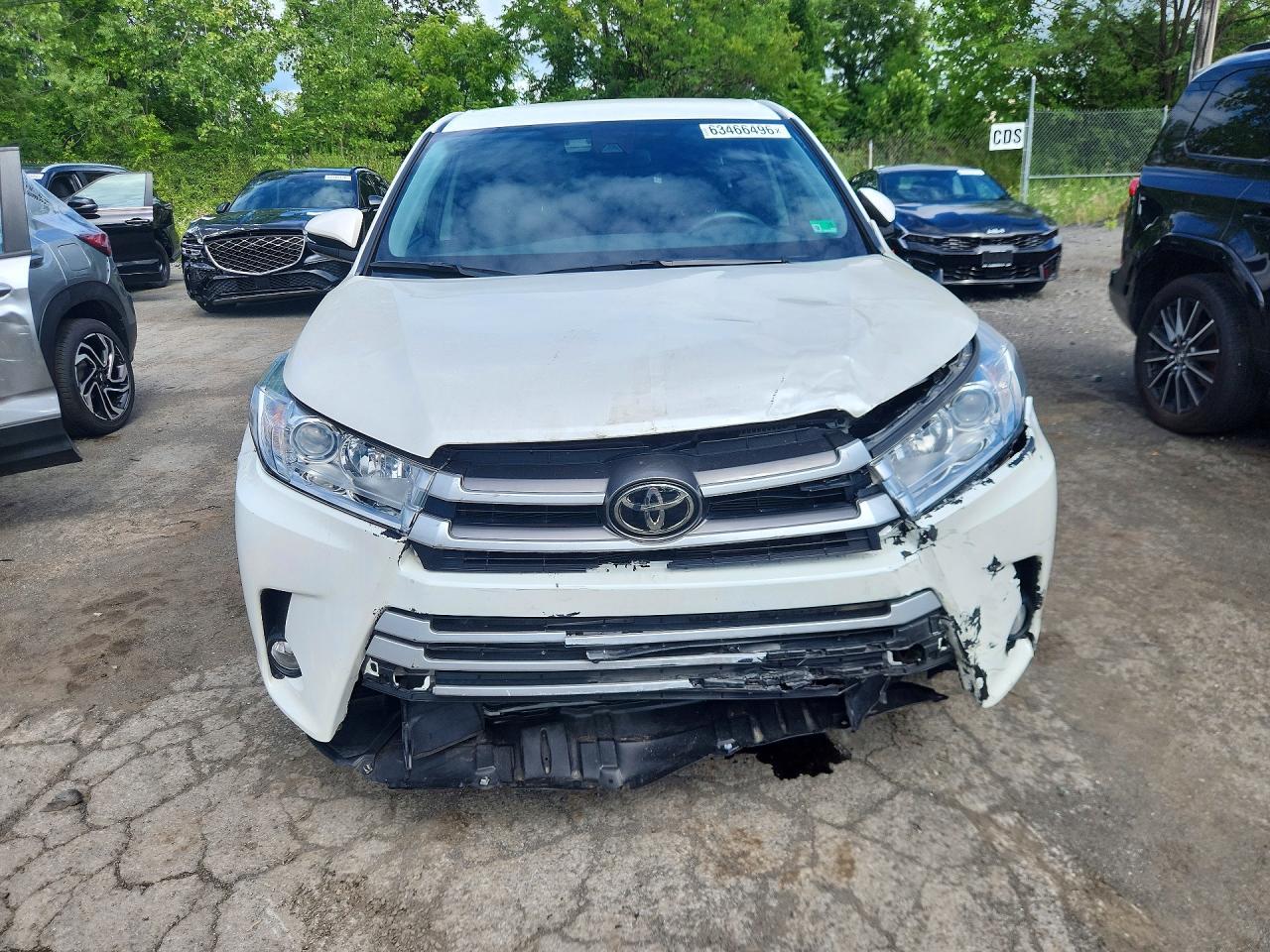 Salvage 2019 Toyota Highlander Le Plus