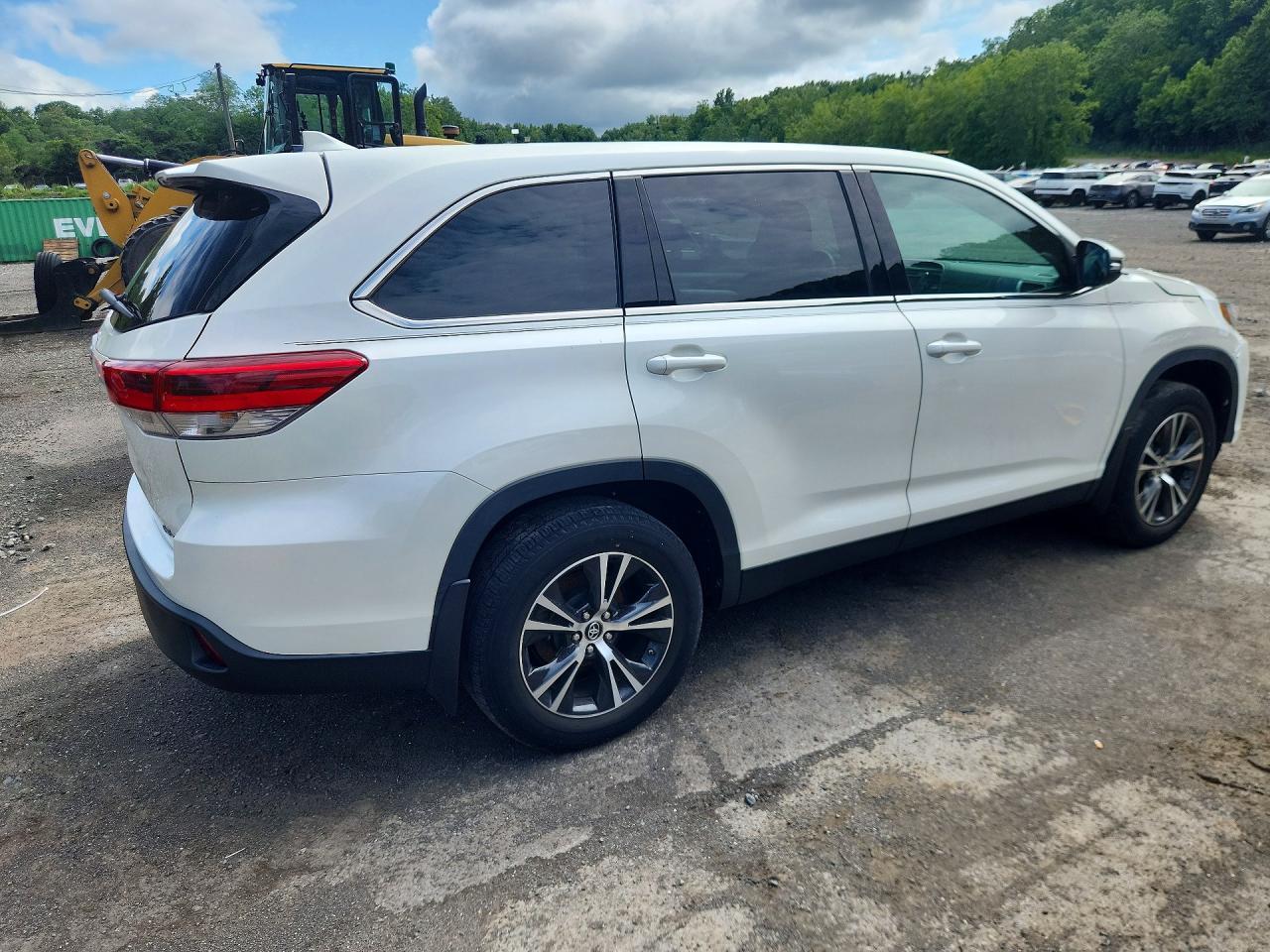 Salvage 2019 Toyota Highlander Le Plus