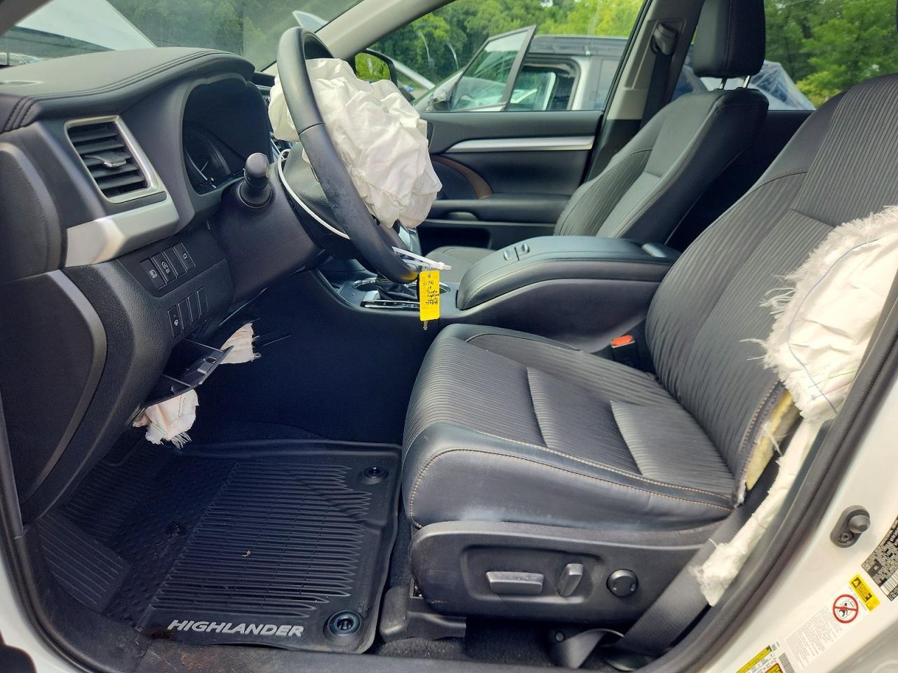 Salvage 2019 Toyota Highlander Le Plus