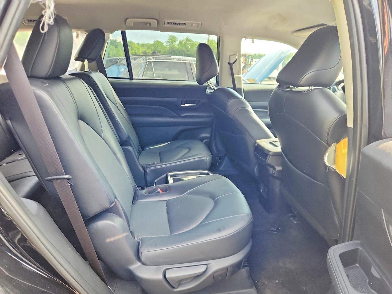 Salvage 2025 Toyota Grand Highlander Xle