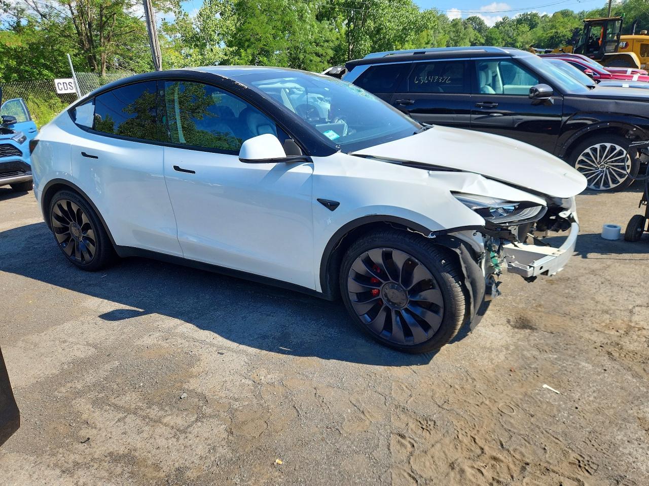 Salvage 2022 Tesla Model Y 