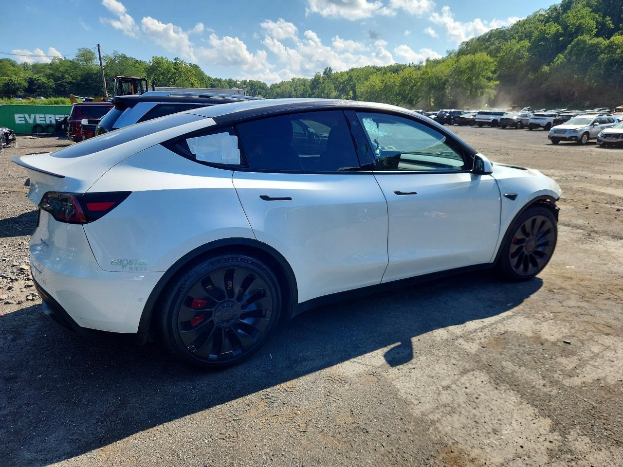 Salvage 2022 Tesla Model Y 