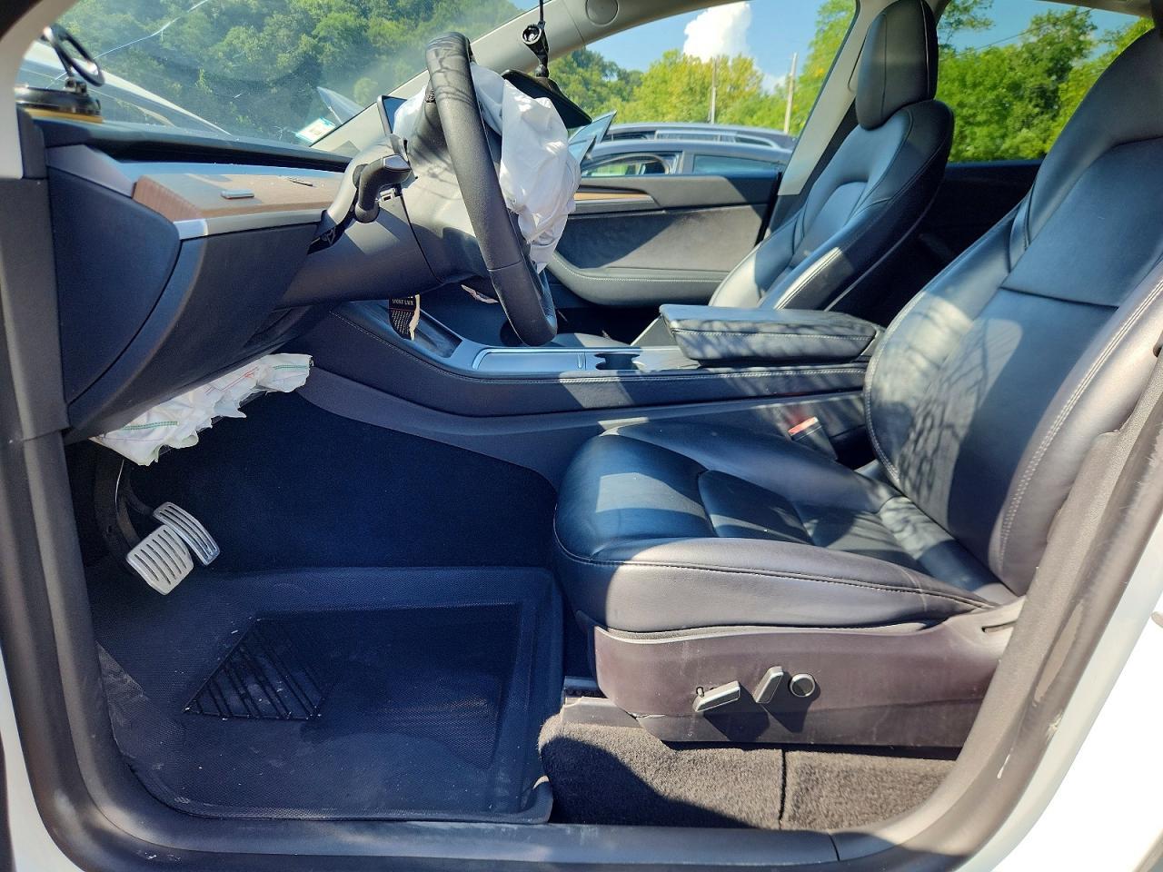 Salvage 2022 Tesla Model Y 