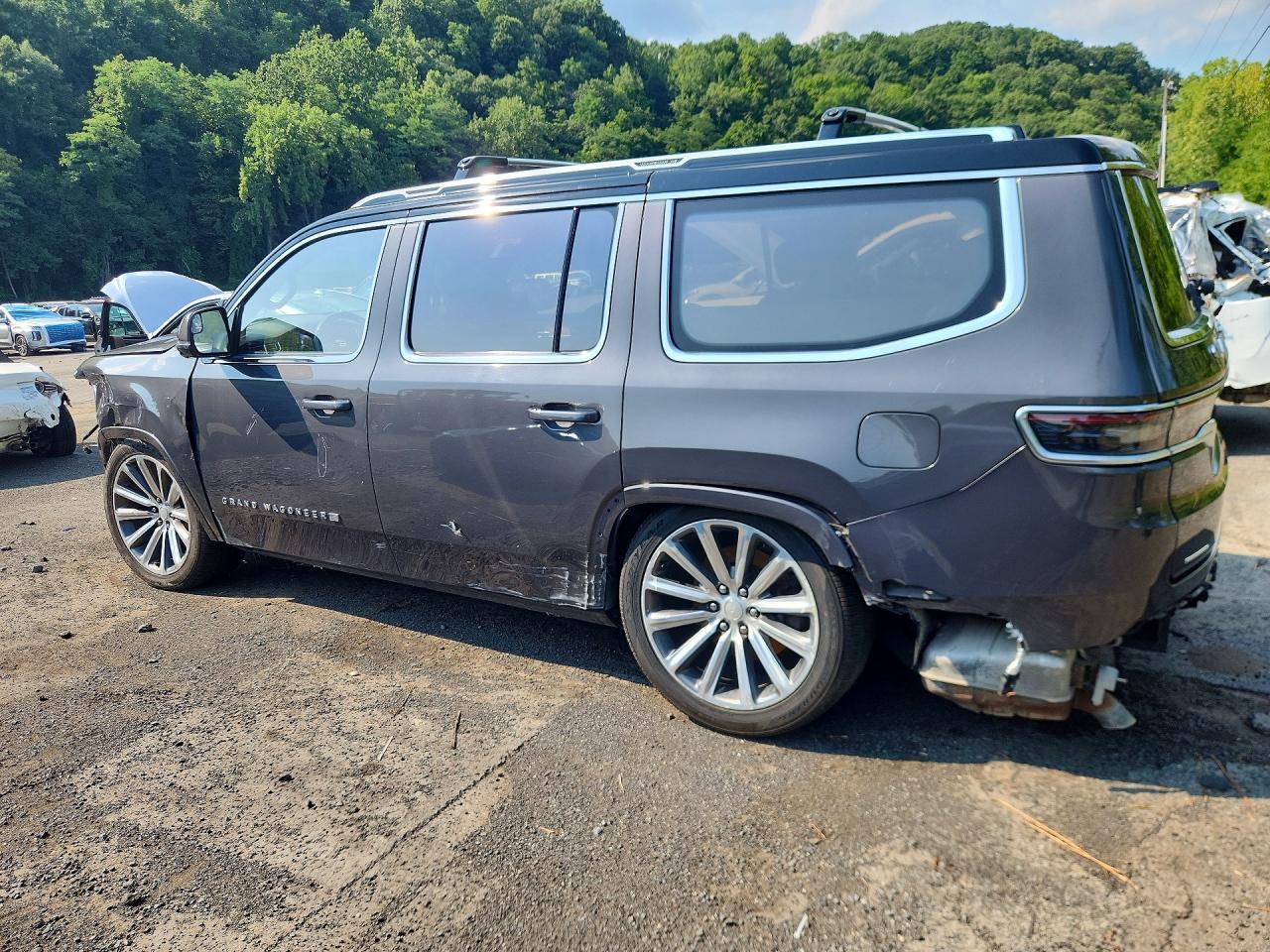 Salvage 2022 Jeep Grand Wagoneer Series Ii
