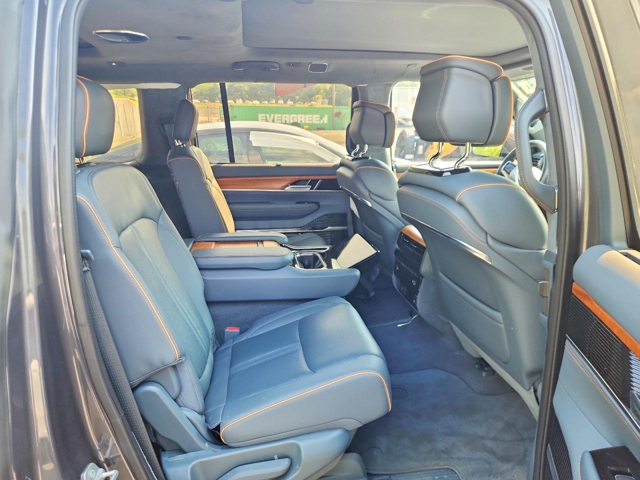 Salvage 2022 Jeep Grand Wagoneer Series Ii