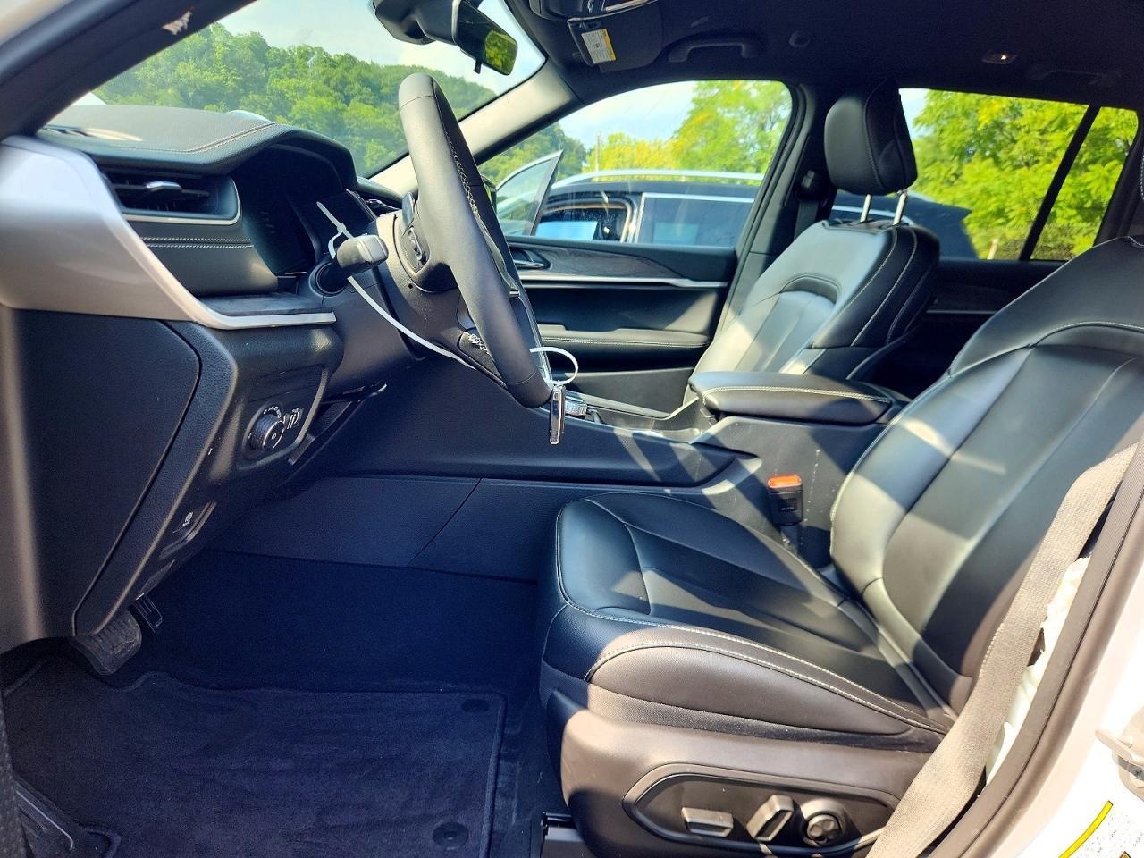 Salvage 2025 Jeep Grand Cherokee Limited