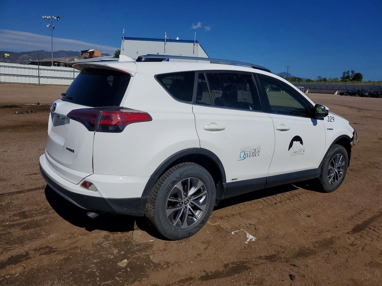 Salvage 2018 Toyota Rav4 Hybrid Le