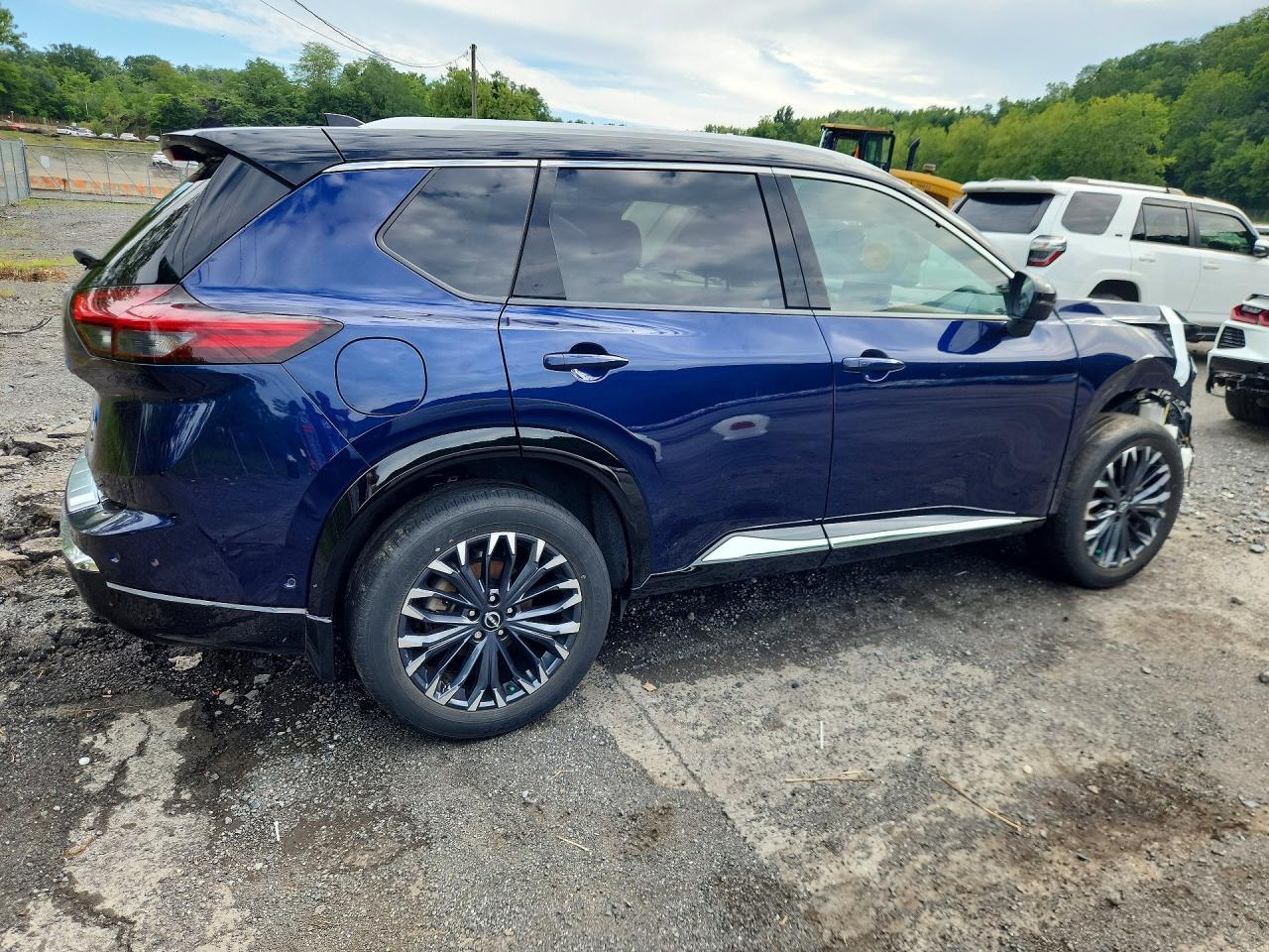 Salvage 2025 Nissan Rogue Platinum