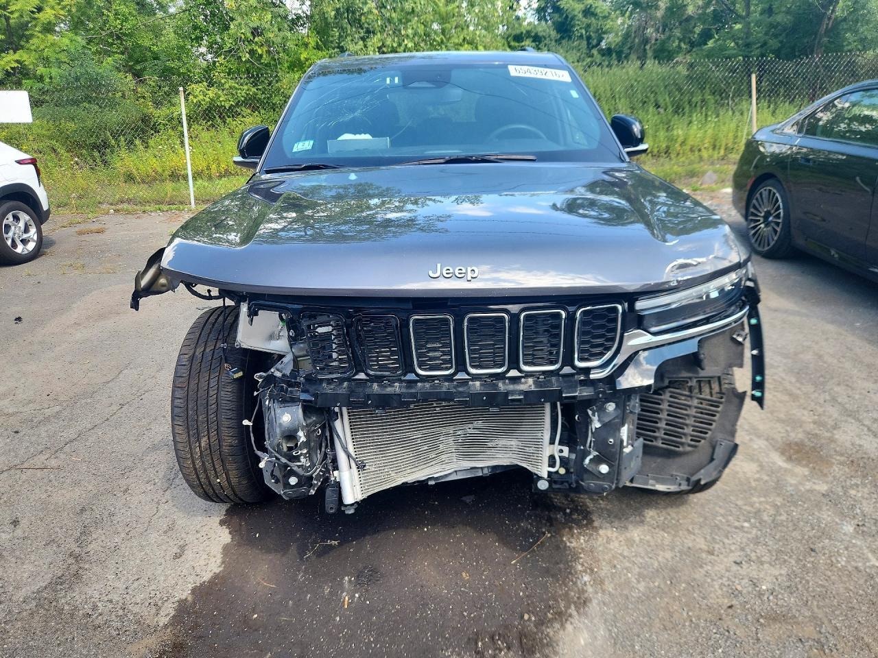 Salvage 2024 Jeep Grand Cherokee Limited 4xe