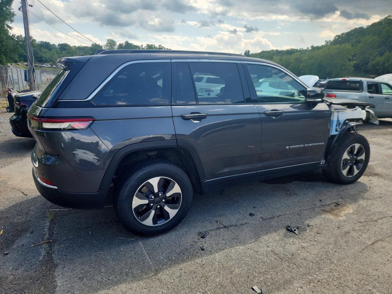 Salvage 2024 Jeep Grand Cherokee Limited 4xe