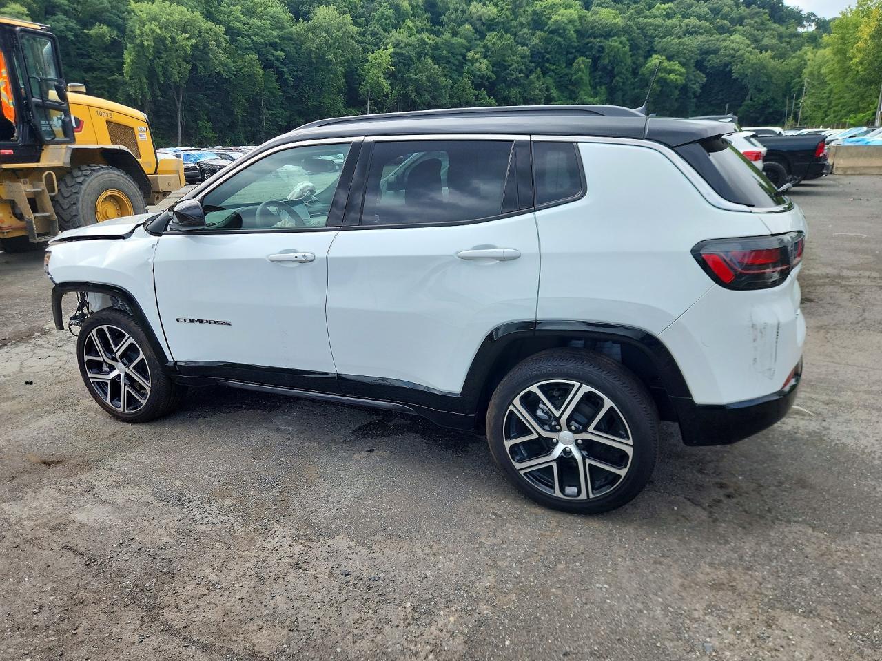 Salvage 2024 Jeep Compass Limited