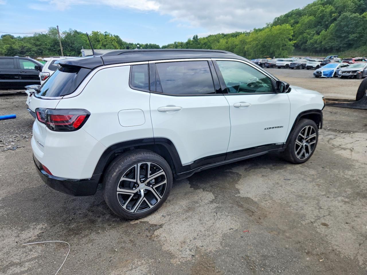 Salvage 2024 Jeep Compass Limited