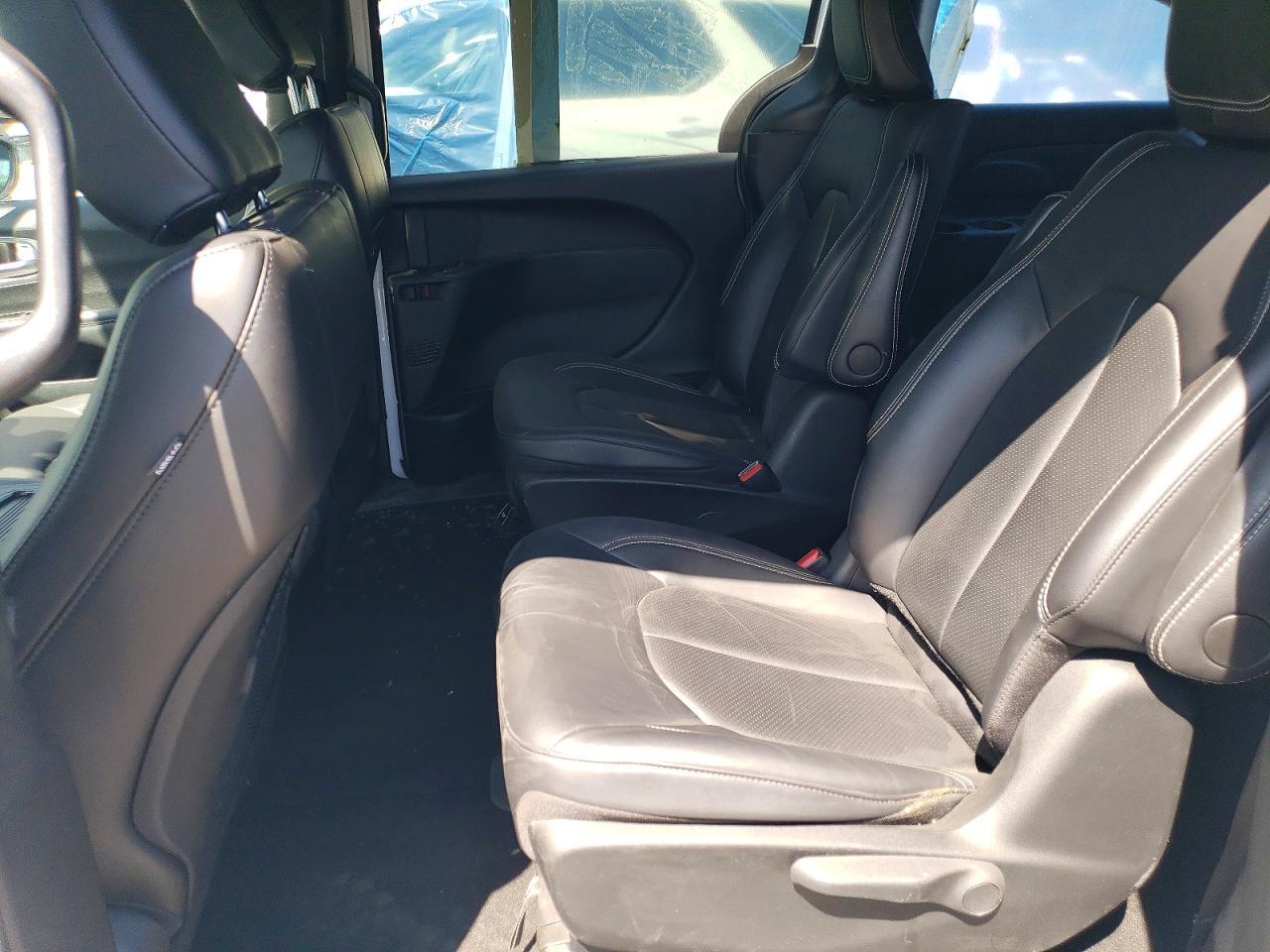 Salvage 2024 Chrysler Pacifica Hybrid Select