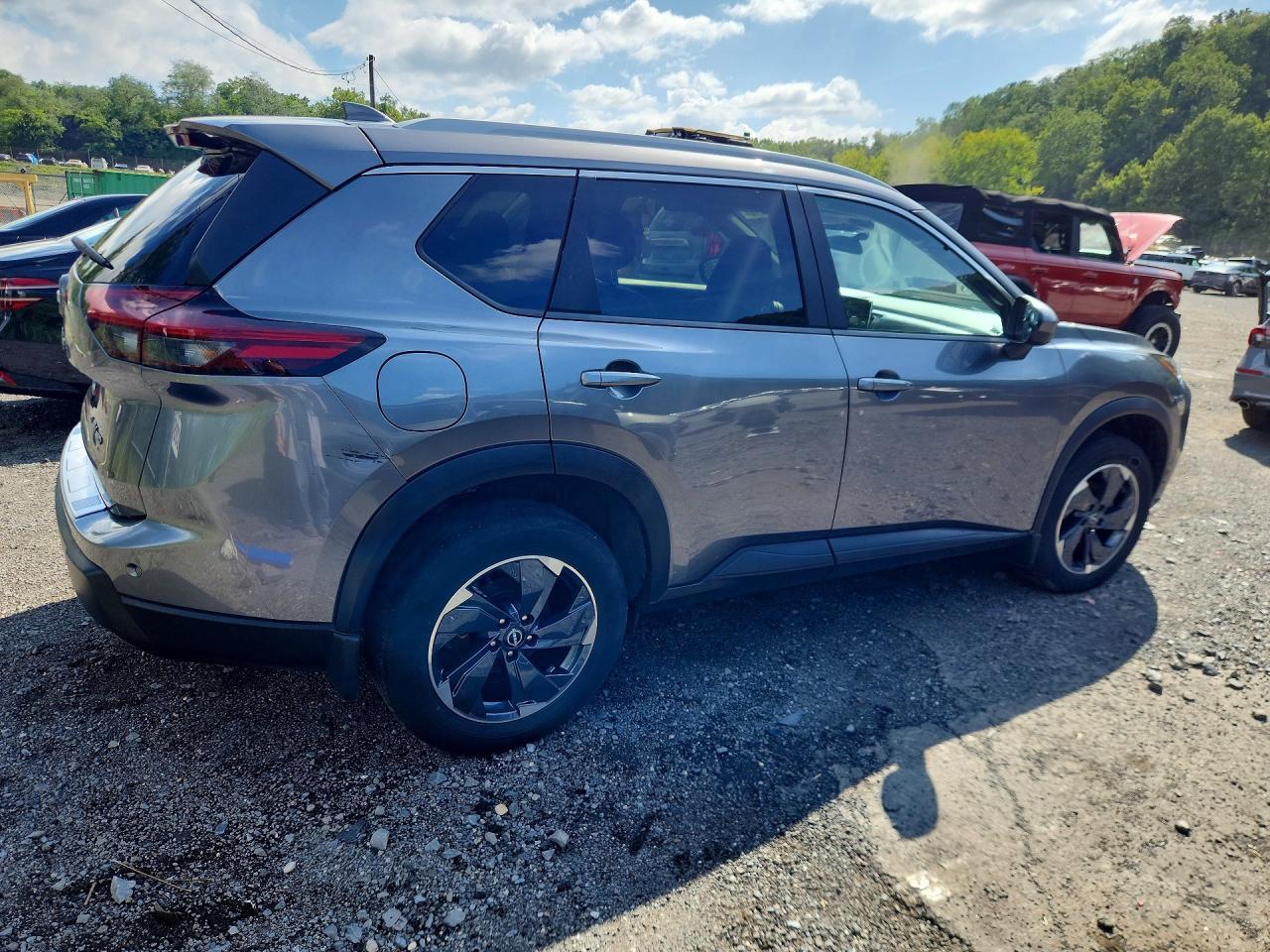 Salvage 2024 Nissan Rogue Sv