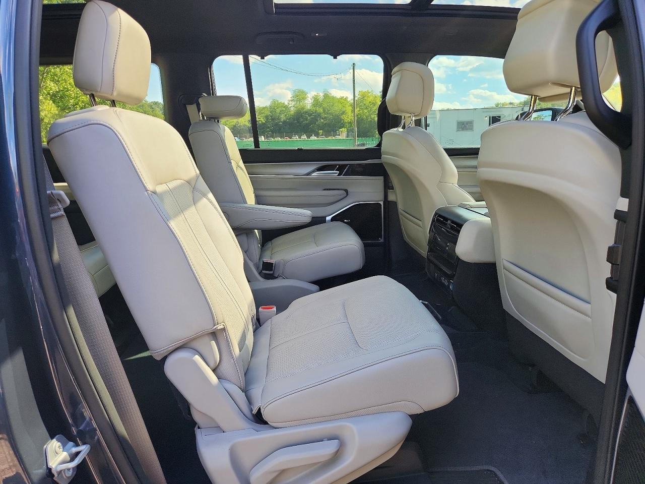 Salvage 2025 Jeep Wagoneer 