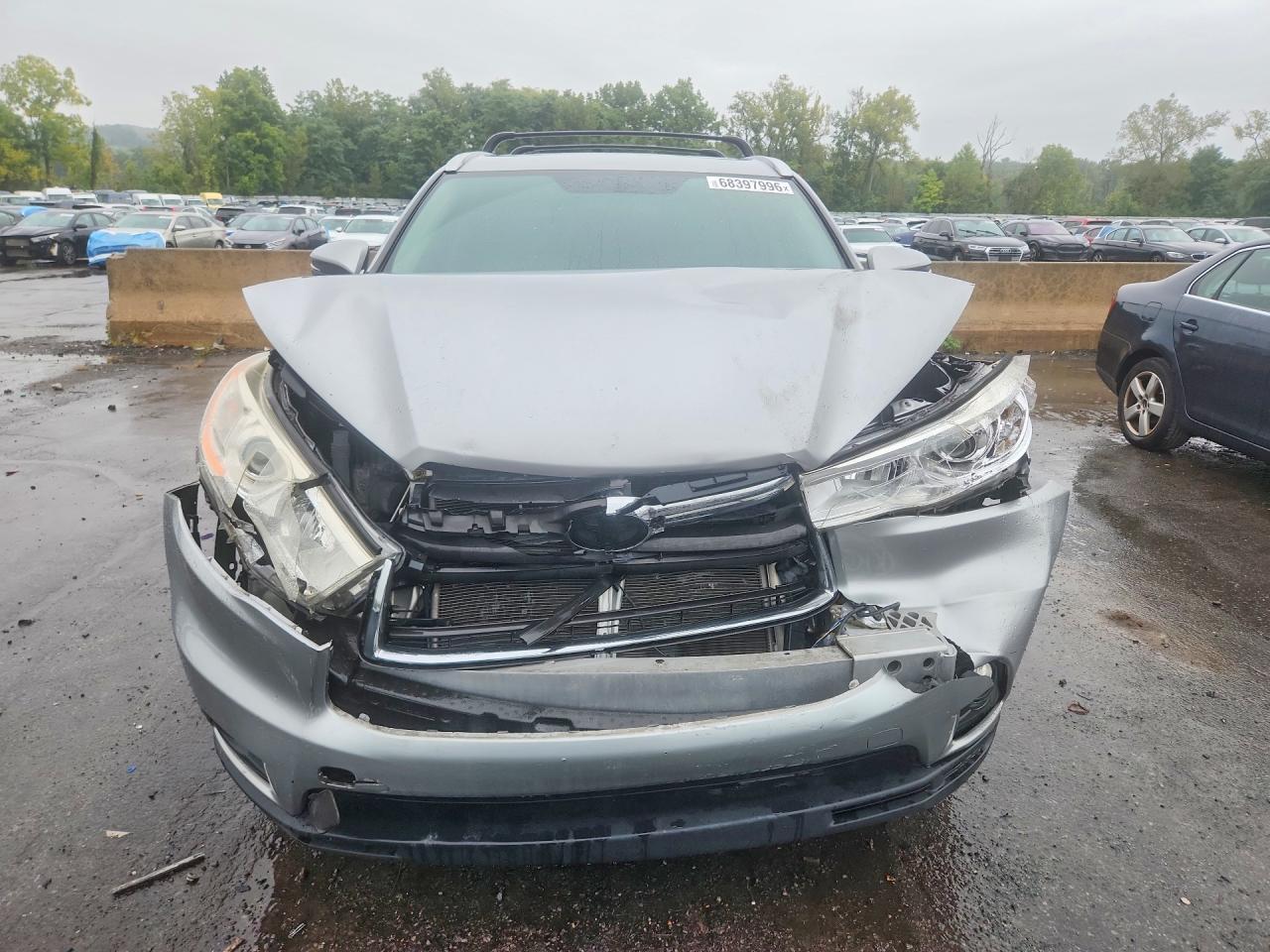 Salvage 2015 Toyota Highlander Xle