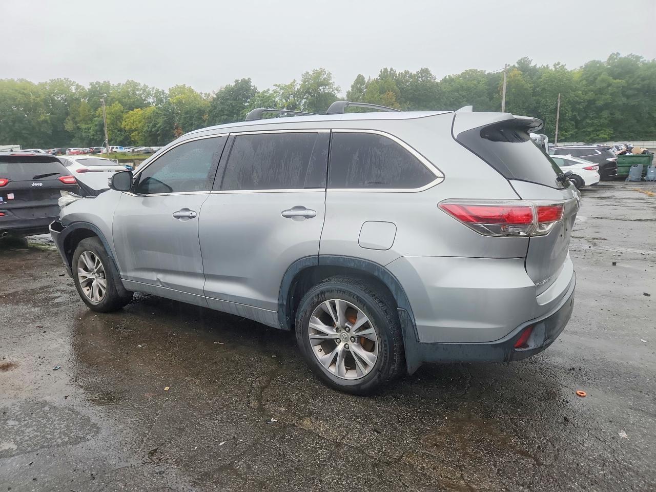 Salvage 2015 Toyota Highlander Xle