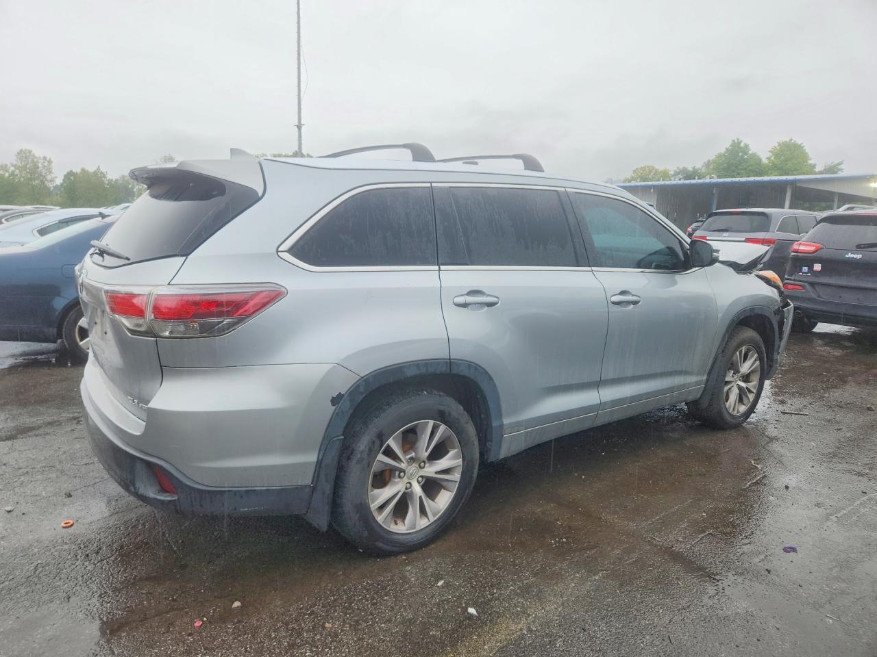 Salvage 2015 Toyota Highlander Xle