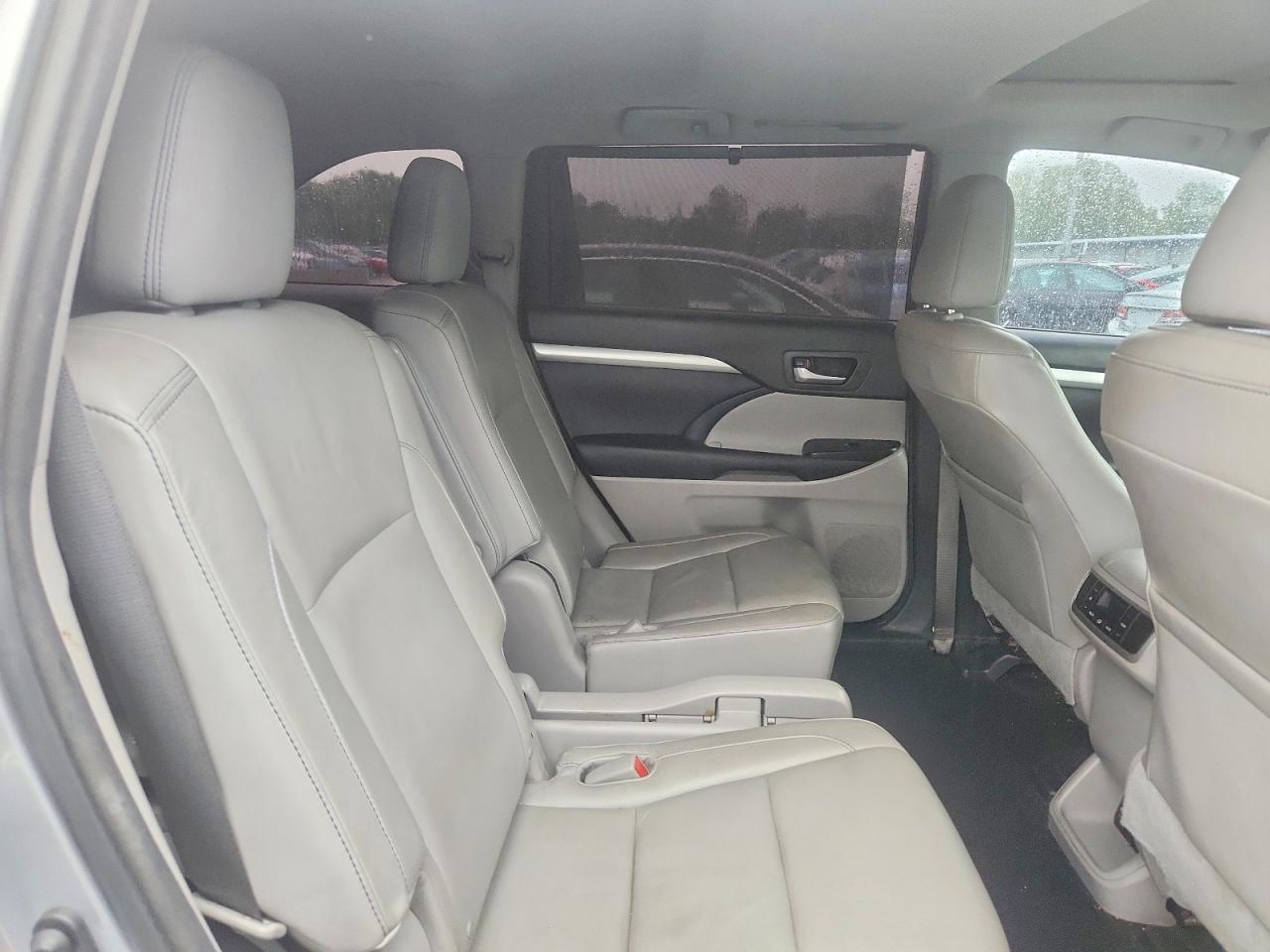 Salvage 2015 Toyota Highlander Xle