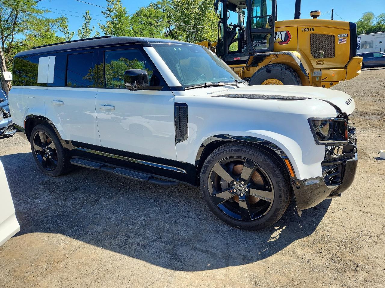 Salvage 2025 Land Rover Defender 130 X-dynamic Se