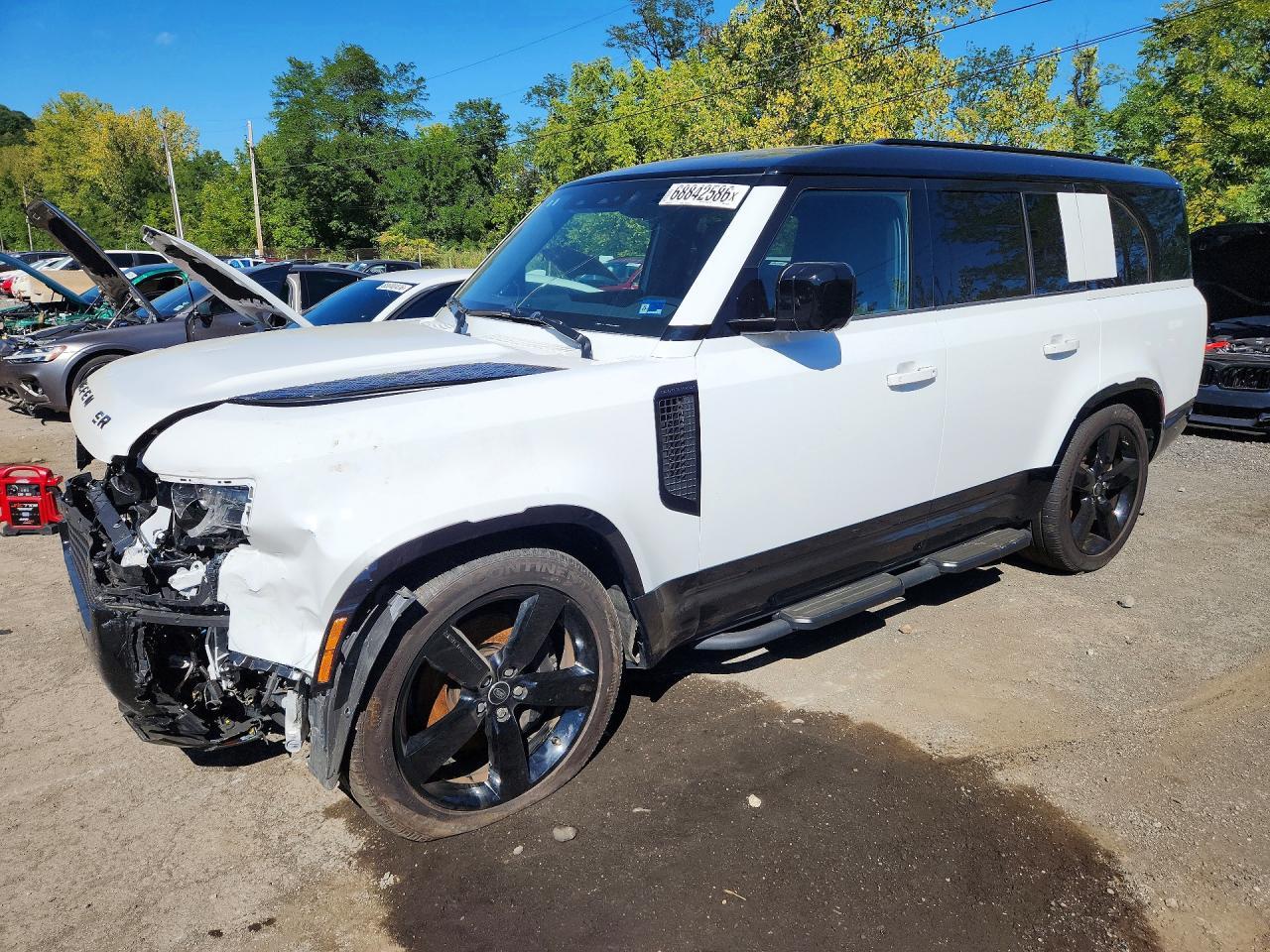 Salvage 2025 Land Rover Defender 130 X-dynamic Se