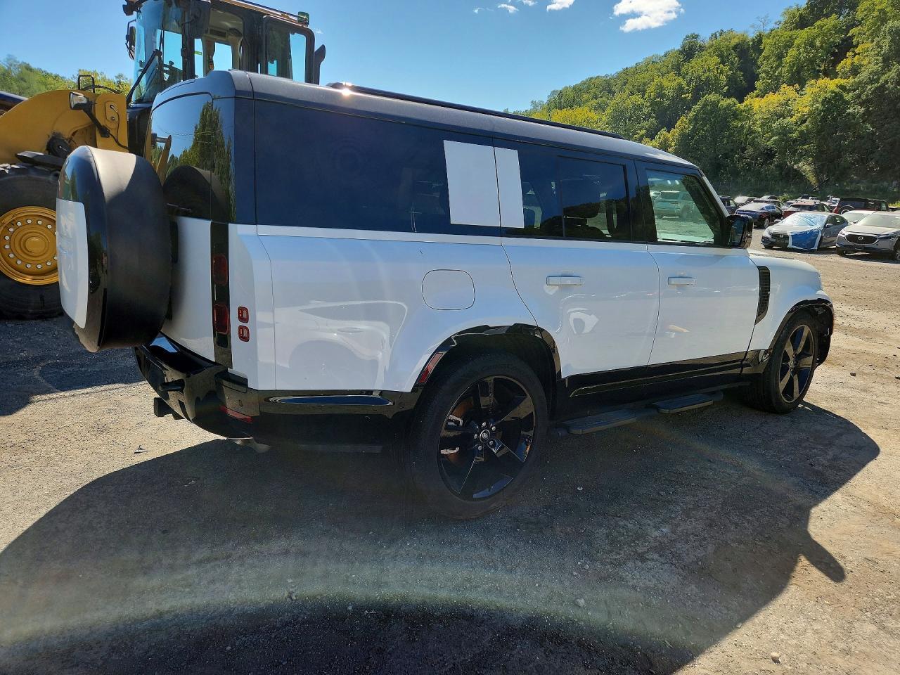 Salvage 2025 Land Rover Defender 130 X-dynamic Se