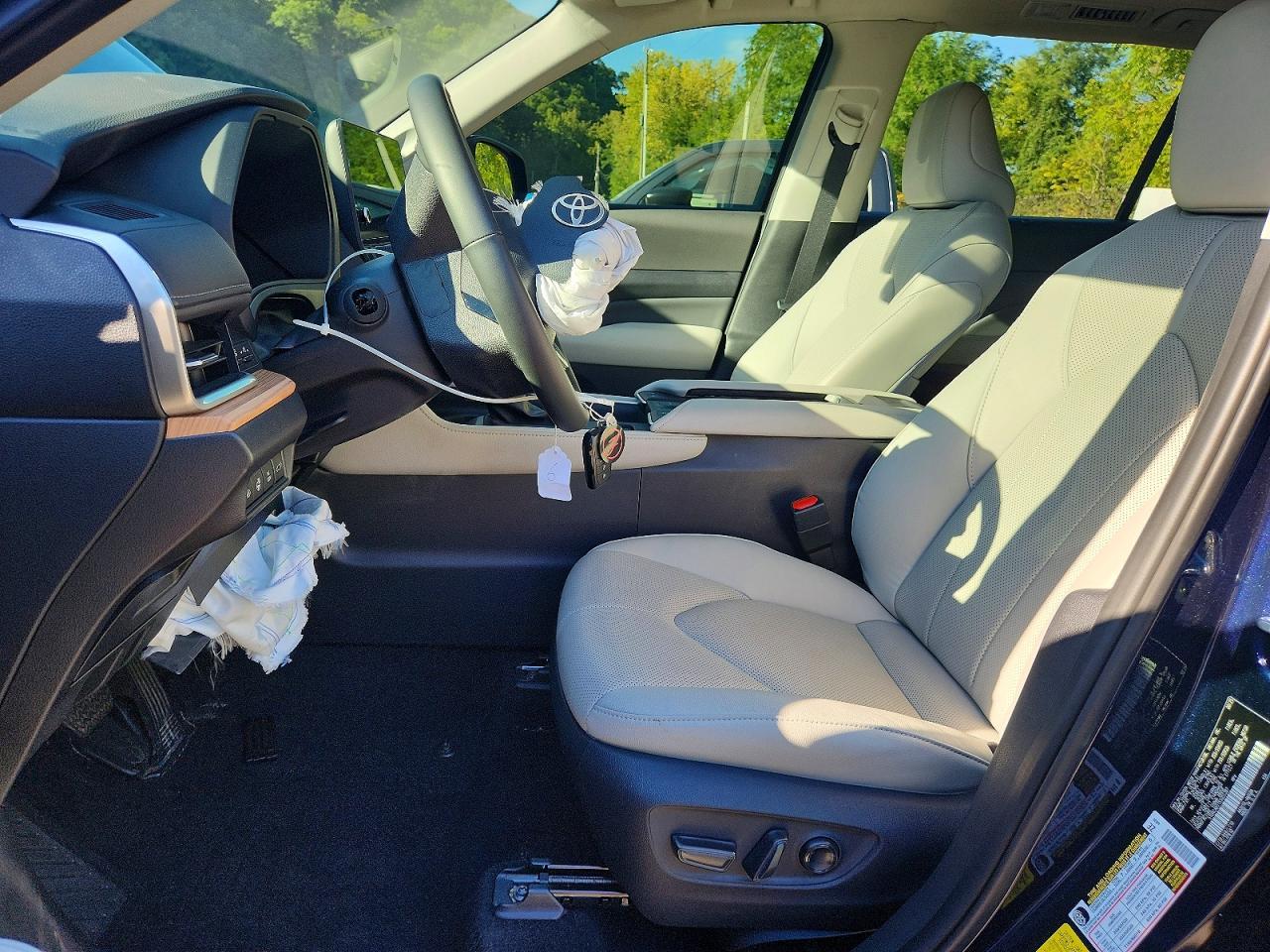 Salvage 2025 Toyota Grand Highlander Hybrid Limited