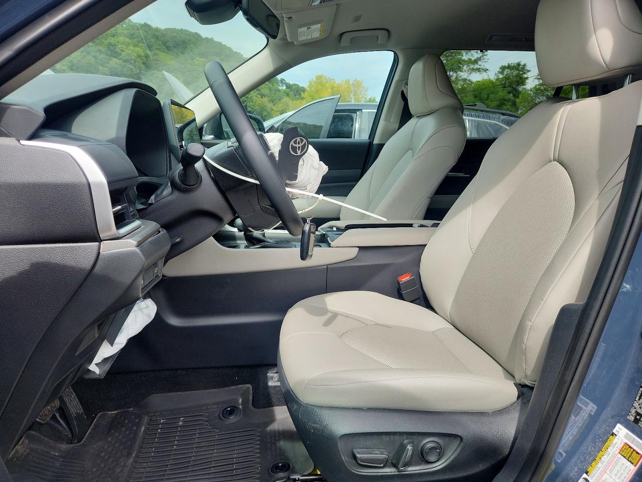 Salvage 2025 Toyota Grand Highlander Hybrid Xle