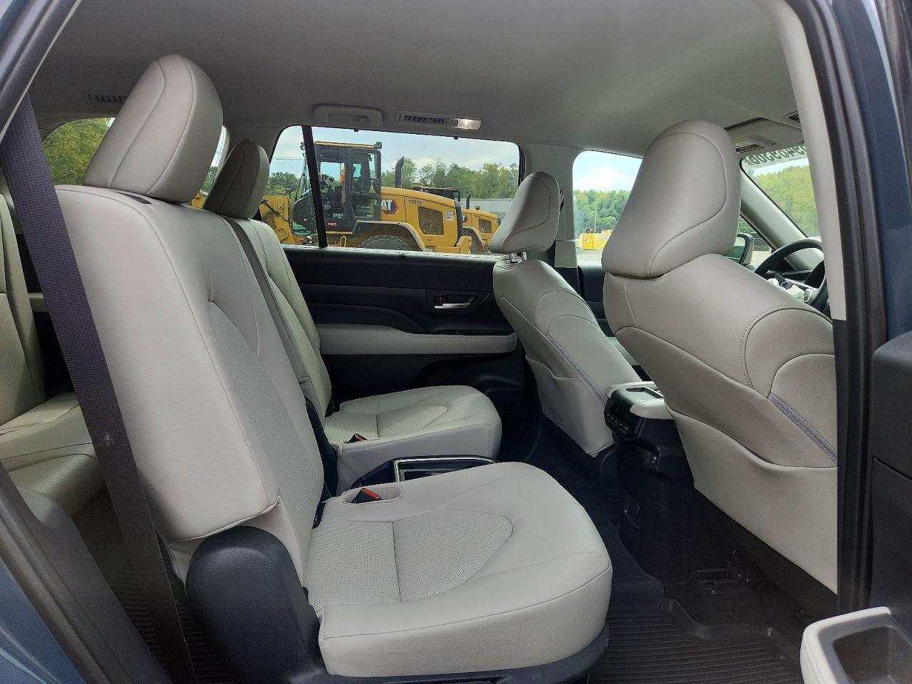 Salvage 2025 Toyota Grand Highlander Hybrid Xle