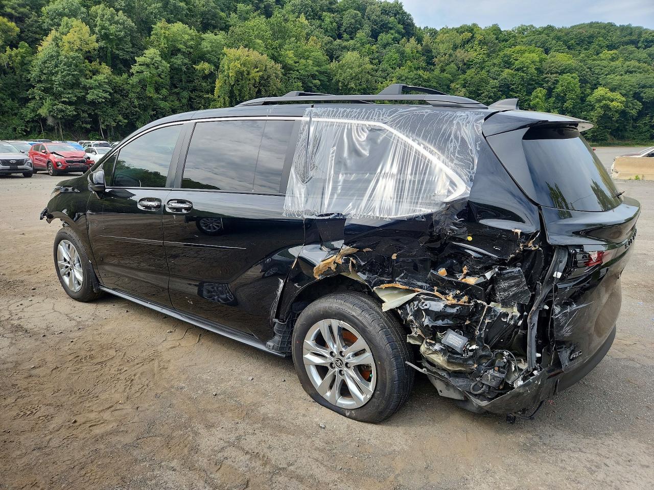 Salvage 2023 Toyota Sienna Woodland Edition