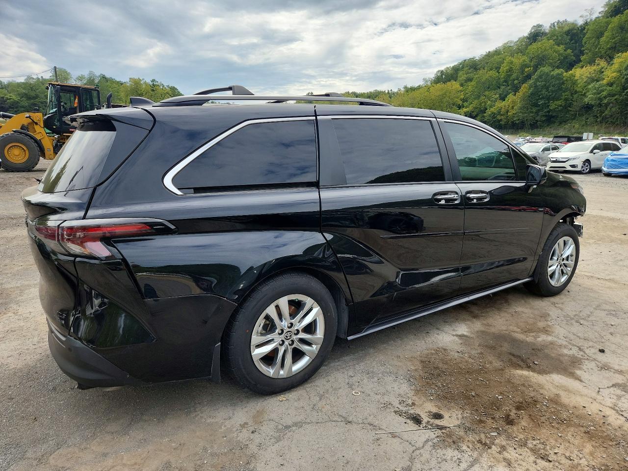 Salvage 2023 Toyota Sienna Woodland Edition