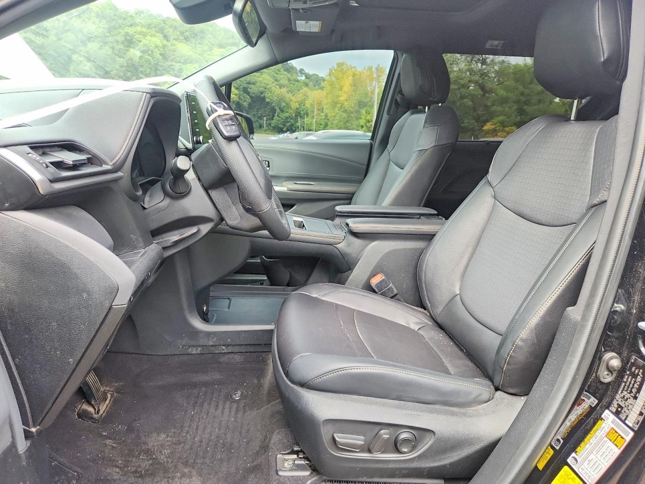 Salvage 2023 Toyota Sienna Woodland Edition
