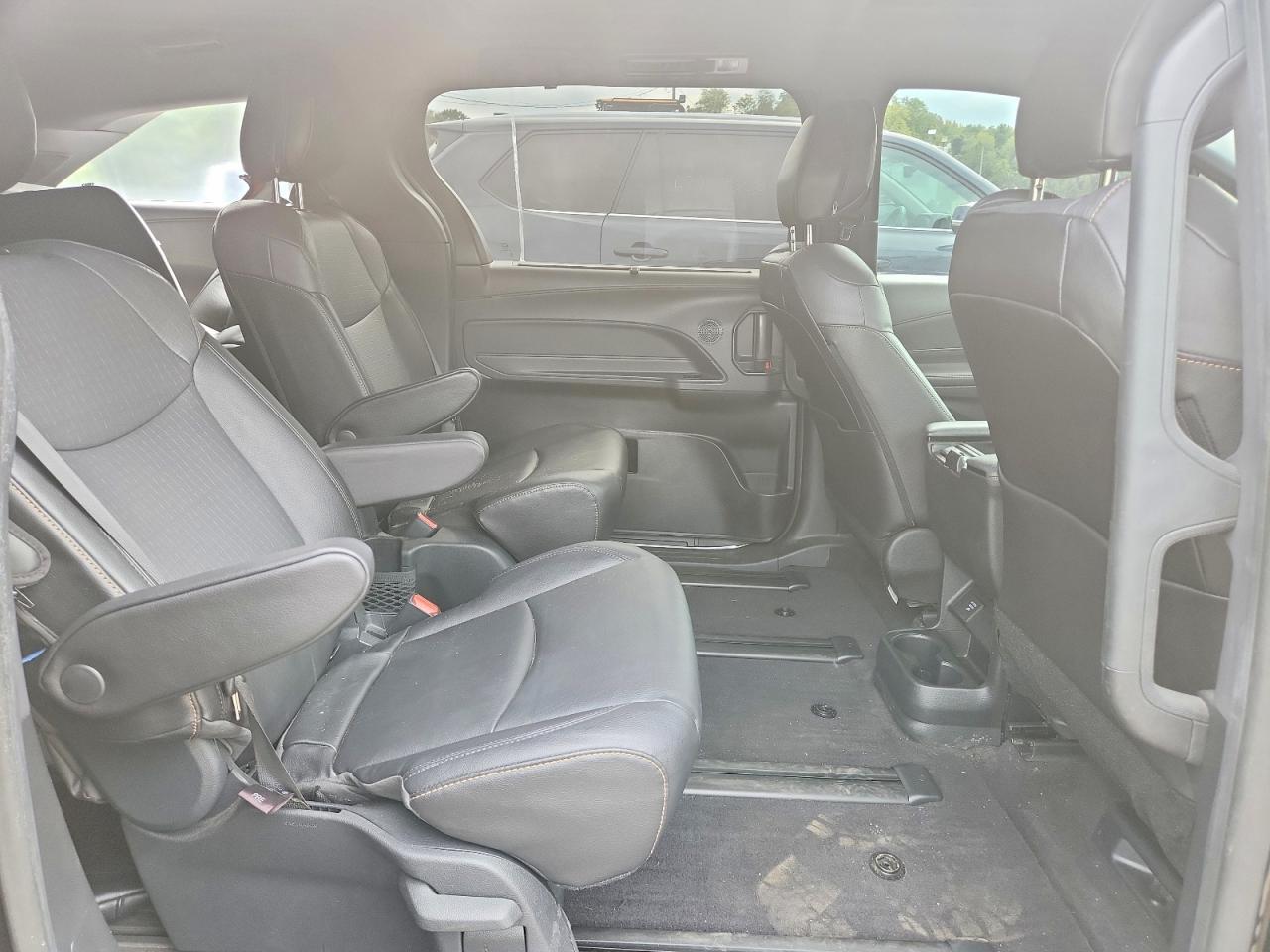 Salvage 2023 Toyota Sienna Woodland Edition